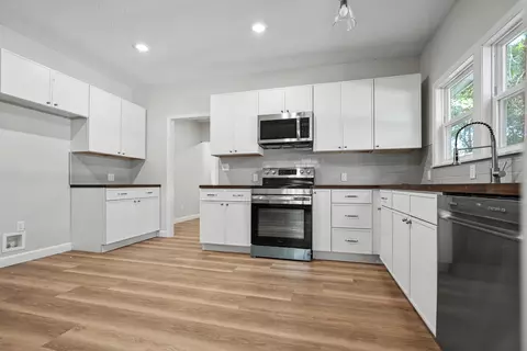 Kitchen - 1113 W Lynn St, Springfield, MO 65802 photo 3 of 4