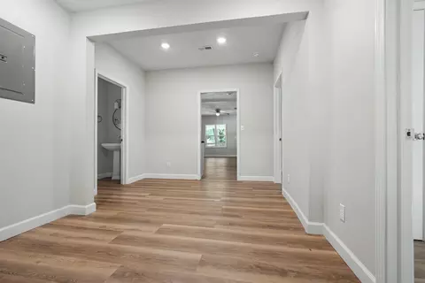 Entry Way - 1113 W Lynn St, Springfield, MO 65802 photo 6 of 8