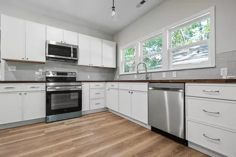 Kitchen - 1113 W Lynn St, Springfield, MO 65802 photo 4 of 4