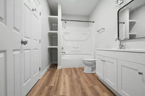 Bath - 1113 W Lynn St, Springfield, MO 65802 photo 1 of 3