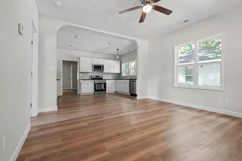 Living - 1113 W Lynn St, Springfield, MO 65802 photo 3 of 6