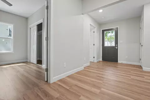 Entry Way - 1113 W Lynn St, Springfield, MO 65802 photo 4 of 8