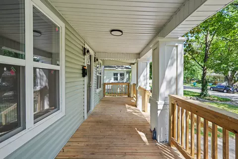Exterior - 1113 W Lynn St, Springfield, MO 65802 photo 3 of 5