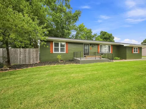 Exterior - 105 E Meadowbrook Ave, Clever, MO 65631 photo 11 of 17