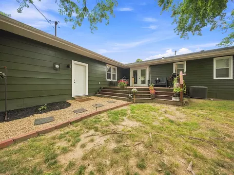 Exterior - 105 E Meadowbrook Ave, Clever, MO 65631 photo 8 of 17