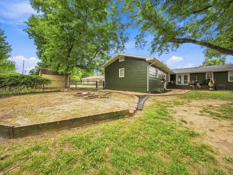 Exterior - 105 E Meadowbrook Ave, Clever, MO 65631 photo 9 of 17