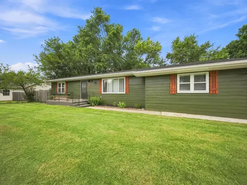 Exterior - 105 E Meadowbrook Ave, Clever, MO 65631 photo 14 of 17