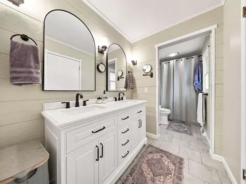 Bath - 105 E Meadowbrook Ave, Clever, MO 65631 photo 1 of 4