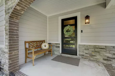 Exterior - 2924 E Portland St, Springfield, MO 65804 photo 3 of 12