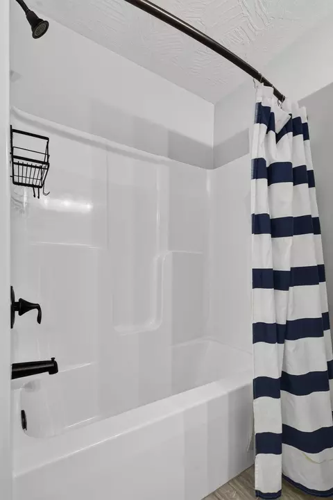 Bath - 2924 E Portland St, Springfield, MO 65804 photo 4 of 4