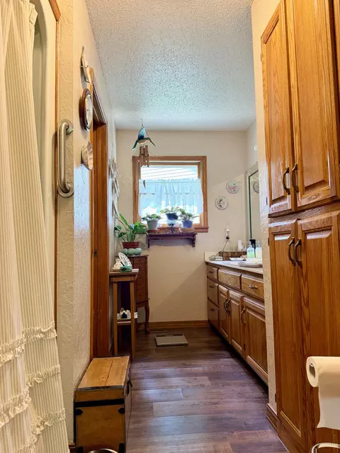Bath - 34 E Dade 86, Greenfield, MO 65661 photo 1 of 3