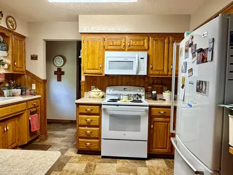 Kitchen - 34 E Dade 86, Greenfield, MO 65661 photo 2 of 5