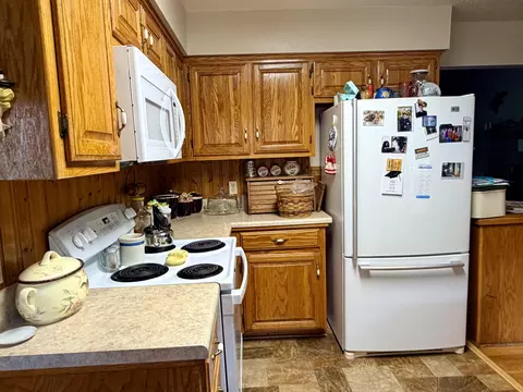 Kitchen - 34 E Dade 86, Greenfield, MO 65661 photo 4 of 5
