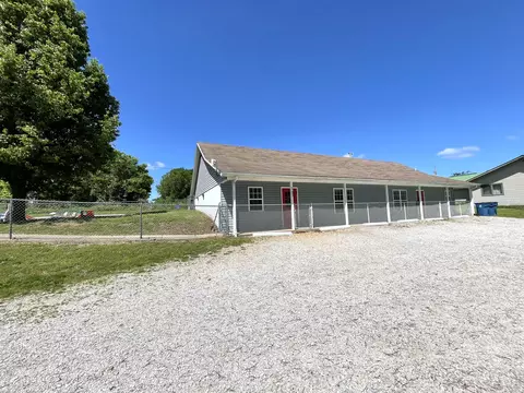 707 S Hemphill St, Crane, MO 65633 photo 2