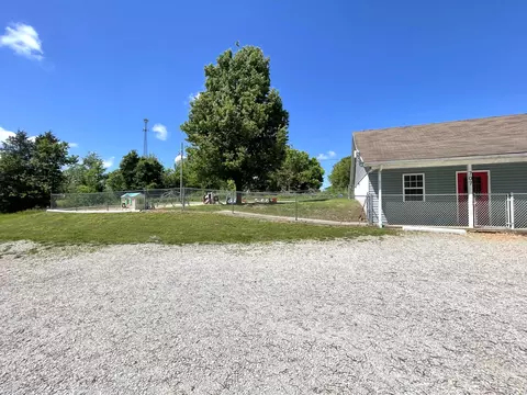 707 S Hemphill St, Crane, MO 65633 photo 4