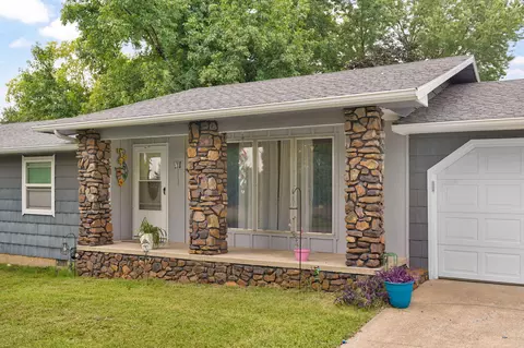 410 Schulz Ave, Monett, MO 65708 photo 3