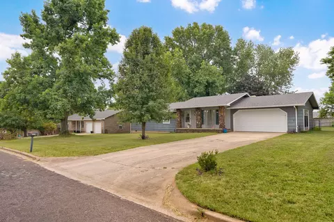 410 Schulz Ave, Monett, MO 65708 photo 2