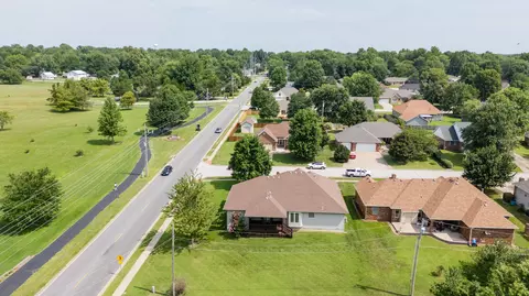 View/Area - 1110 E Charles St, Republic, MO 65738 photo 4 of 9