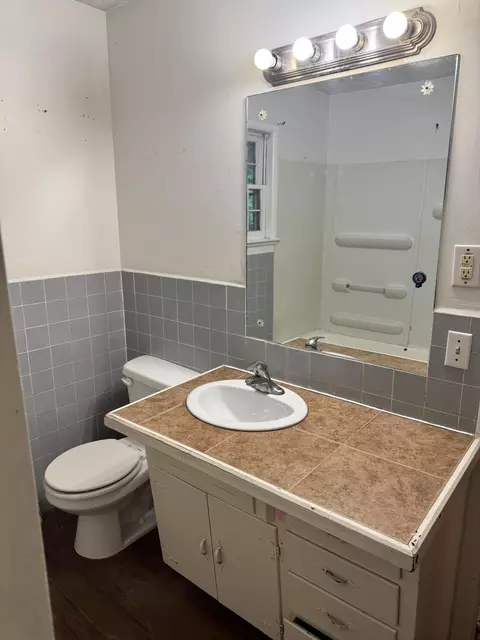 Bath - 2239 S Pickwick Ave, Springfield, MO 65804 photo 4 of 4
