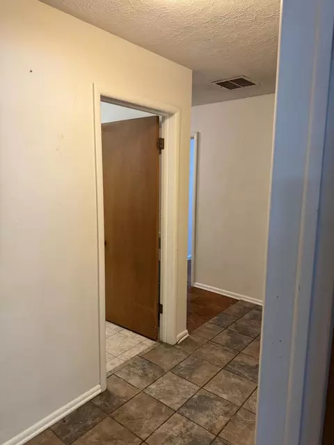 Entry Way - 2239 S Pickwick Ave, Springfield, MO 65804 photo 1 of 3