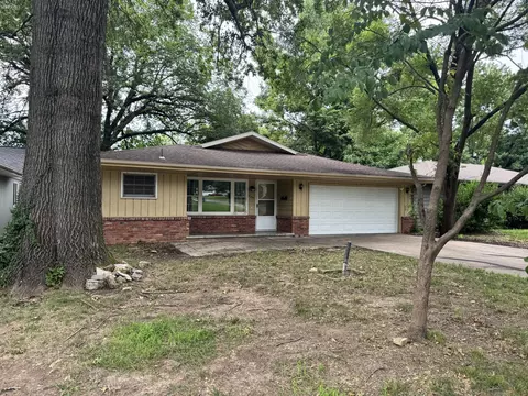 Exterior - 2239 S Pickwick Ave, Springfield, MO 65804 photo 2 of 6