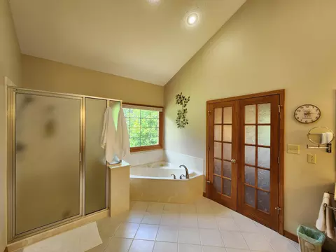 Bath - 231 Kingsgate Rd, Lampe, MO 65681 photo 8 of 11
