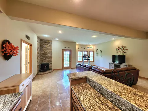 Living - 231 Kingsgate Rd, Lampe, MO 65681 photo 6 of 10