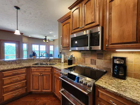 Kitchen - 231 Kingsgate Rd, Lampe, MO 65681 photo 2 of 12