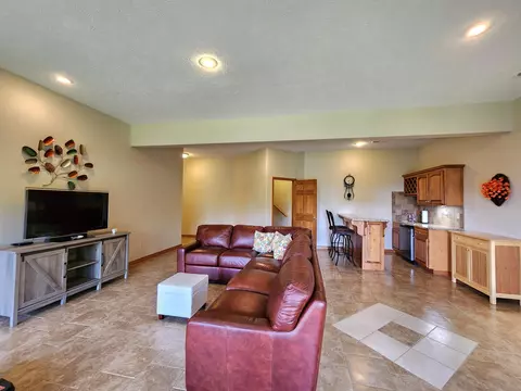 Living - 231 Kingsgate Rd, Lampe, MO 65681 photo 7 of 10