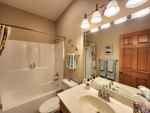 Bath - 231 Kingsgate Rd, Lampe, MO 65681 photo 2 of 11