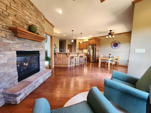 Living - 231 Kingsgate Rd, Lampe, MO 65681 photo 4 of 10