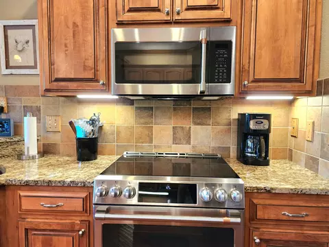 Kitchen - 231 Kingsgate Rd, Lampe, MO 65681 photo 3 of 12