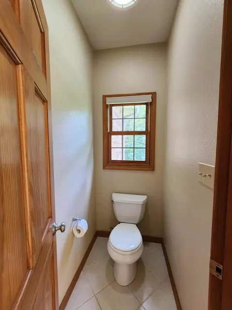 Bath - 231 Kingsgate Rd, Lampe, MO 65681 photo 9 of 11