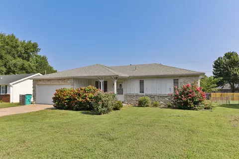 Exterior - 919 W Morningside St, Springfield, MO 65807 photo 2 of 9