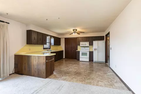 Kitchen - 919 W Morningside St, Springfield, MO 65807 photo 1 of 4