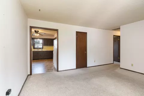 Living - 919 W Morningside St, Springfield, MO 65807 photo 3 of 4