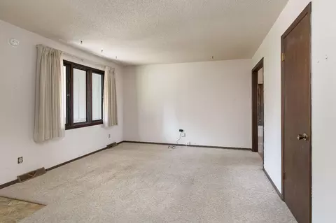 Living - 919 W Morningside St, Springfield, MO 65807 photo 2 of 4