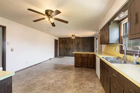 Kitchen - 919 W Morningside St, Springfield, MO 65807 photo 4 of 4