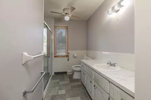 Bath - 919 W Morningside St, Springfield, MO 65807 photo 1 of 2