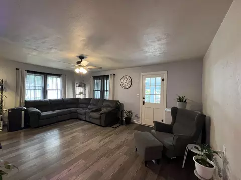 Living - 519 Spruce St, Thayer, MO 65791 photo 1 of 3