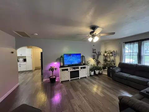 Living - 519 Spruce St, Thayer, MO 65791 photo 3 of 3