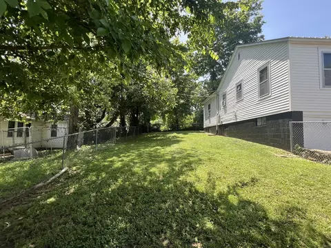 Exterior - 519 Spruce St, Thayer, MO 65791 photo 9 of 10
