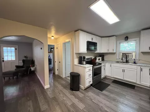 Entry Way - 519 Spruce St, Thayer, MO 65791 photo 3 of 4
