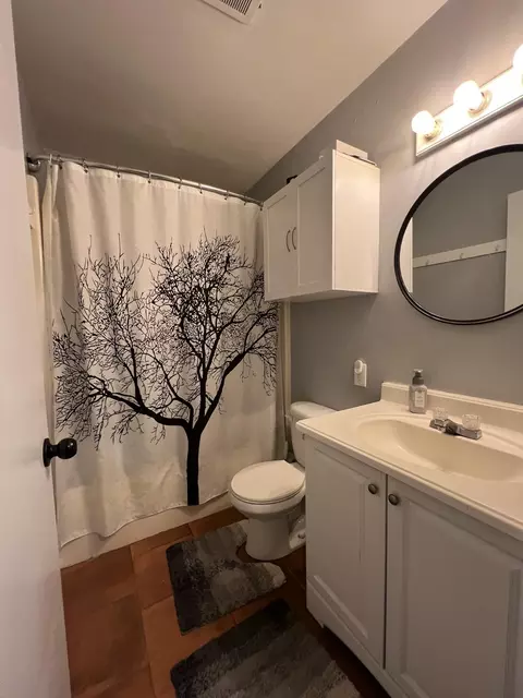 Bath - 519 Spruce St, Thayer, MO 65791 photo 3 of 3
