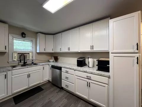 Kitchen - 519 Spruce St, Thayer, MO 65791 photo 2 of 4
