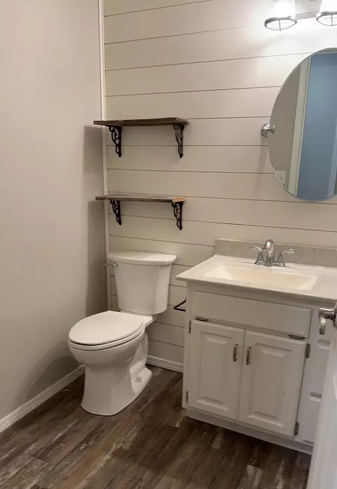 Bath - 204 N Maplecrest Dr, Nixa, MO 65714 photo 2 of 2