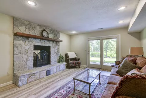 Living - 22204 Farm Road 1247, Shell Knob, MO 65747 photo 6 of 7
