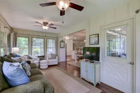 Living - 22204 Farm Road 1247, Shell Knob, MO 65747 photo 4 of 7