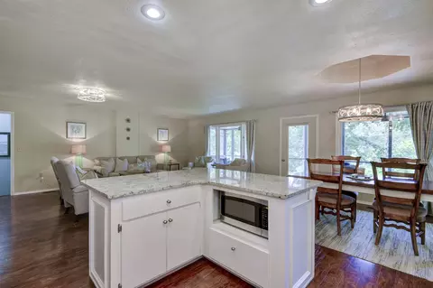 Kitchen - 22204 Farm Road 1247, Shell Knob, MO 65747 photo 3 of 4
