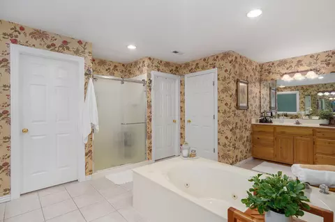 Bath - 2361 S Celebration Ave, Springfield, MO 65809 photo 4 of 7